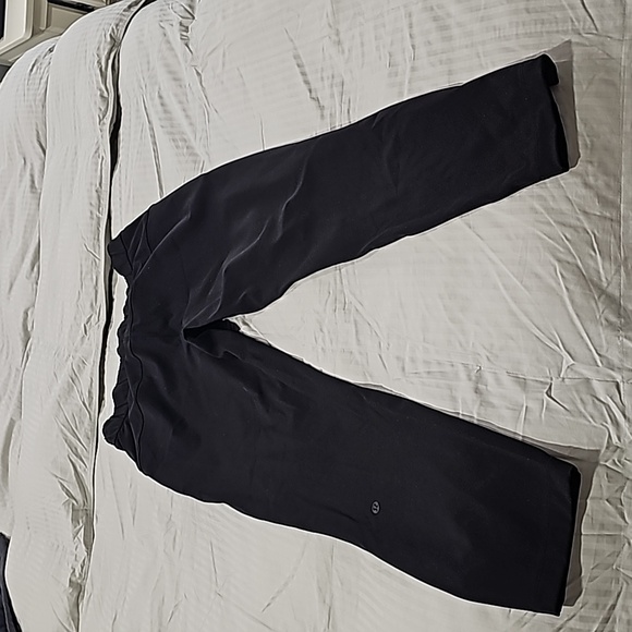 Lululemon On the Fly pant 7/8th length black - Picture 4 of 5